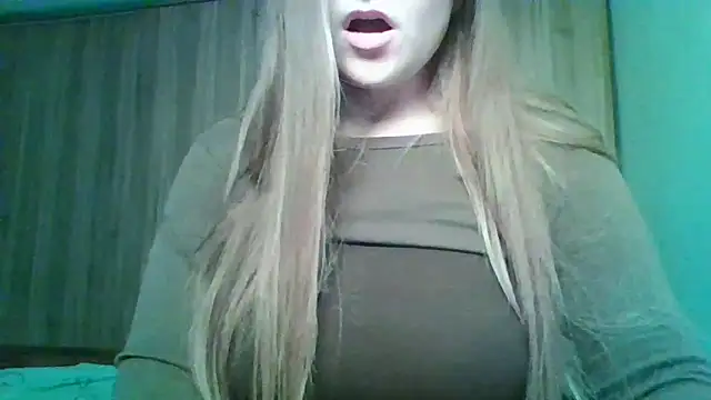 Snapshot of Evasapples chatting on December 19, 2025, 6:59 pm Evasapples online show from December 19, 2025, 6:59 pm