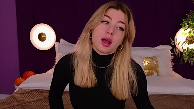 HelenaMorgan online show from October 15, 2025, 3:06 am