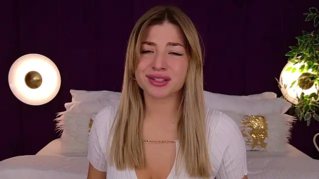 HelenaMorgan online show from November 18, 2025, 3:12 am