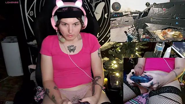 Snapshot of BrandiWRLD_999 chatting on December 18, 2024, 12:10 am BrandiWRLD 999 online show from December 18, 2024, 12:10 am