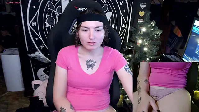 Snapshot of BrandiWRLD_999 chatting on December 23, 2024, 6:05 pm BrandiWRLD 999 online show from December 23, 2024, 6:05 pm