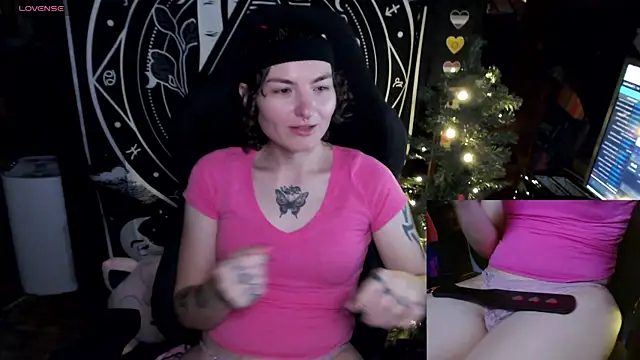 Snapshot of BrandiWRLD_999 chatting on December 23, 2024, 9:08 pm BrandiWRLD 999 online show from December 23, 2024, 9:08 pm