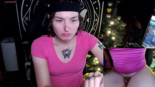 Snapshot of BrandiWRLD_999 chatting on December 24, 2024, 12:11 am BrandiWRLD 999 online show from December 24, 2024, 12:11 am