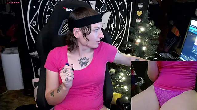 Snapshot of BrandiWRLD_999 chatting on December 25, 2024, 7:02 pm BrandiWRLD 999 online show from December 25, 2024, 7:02 pm