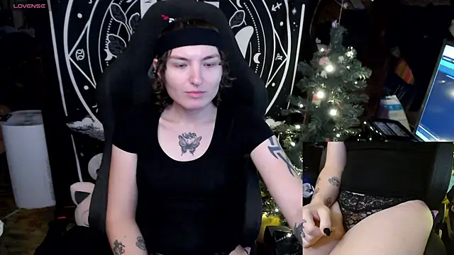 Snapshot of BrandiWRLD_999 chatting on December 28, 2024, 5:46 pm BrandiWRLD 999 online show from December 28, 2024, 5:46 pm