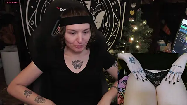 Snapshot of BrandiWRLD_999 chatting on January 15, 2025, 10:35 pm BrandiWRLD 999 online show from January 15, 2025, 10:35 pm