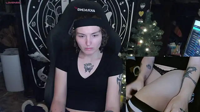 Snapshot of BrandiWRLD_999 chatting on January 17, 2025, 2:18 am BrandiWRLD 999 online show from January 17, 2025, 2:18 am