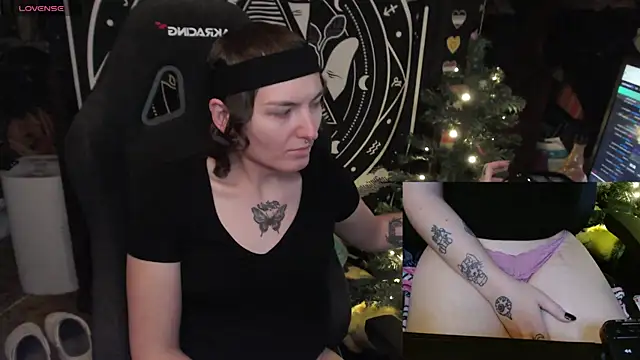 Snapshot of BrandiWRLD_999 chatting on January 27, 2025, 12:33 am BrandiWRLD 999 online show from January 27, 2025, 12:33 am