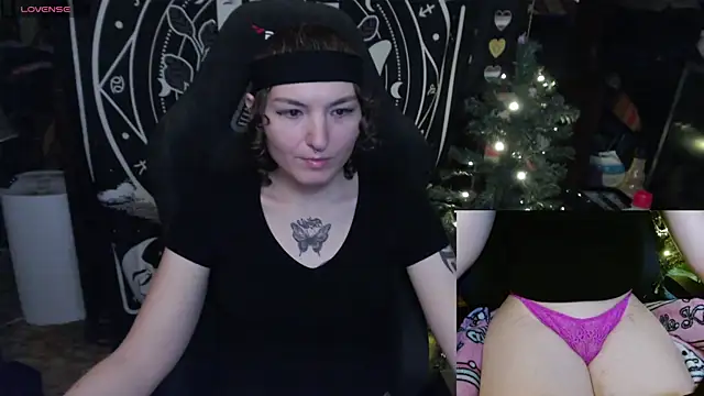 Snapshot of BrandiWRLD_999 chatting on February 3, 2025, 5:24 pm BrandiWRLD 999 online show from February 3, 2025, 5:24 pm