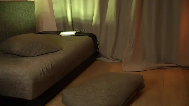 elisa moon online show from December 5, 2024, 6:11 pm