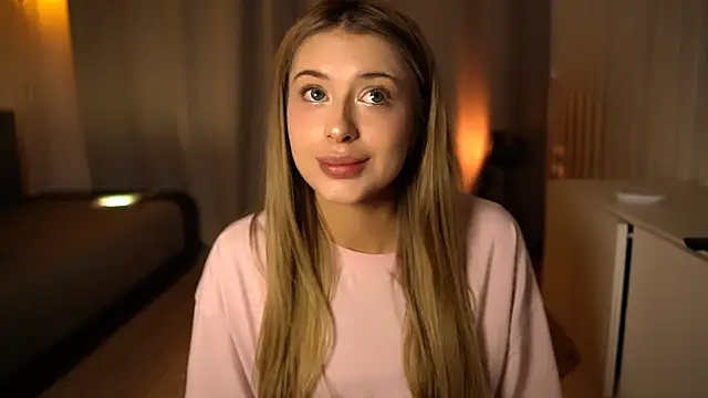 elisa moon online show from December 8, 2024, 3:10 am