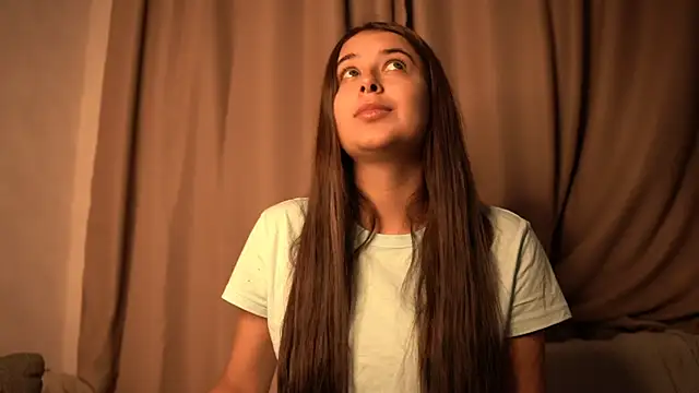 elisa moon online show from October 5, 2025, 4:38 pm