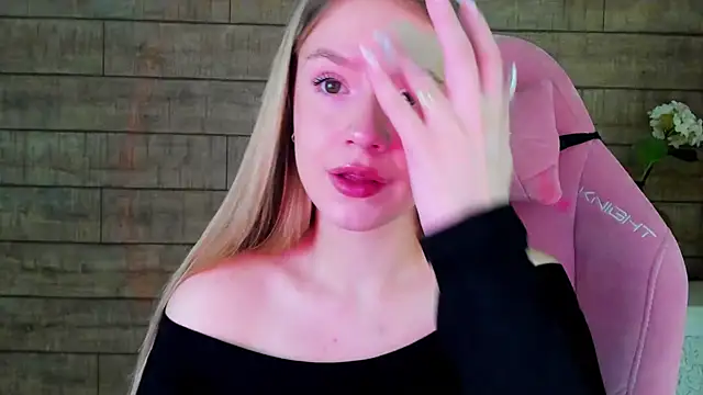 Snapshot of MilanaBalmain chatting on October 18, 2025, 4:37 am MilanaBalmain online show from October 18, 2025, 4:37 am