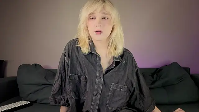 Snapshot of Gregory_Byyrd chatting on November 18, 2025, 9:19 pm Gregory Byyrd online show from November 18, 2025, 9:19 pm