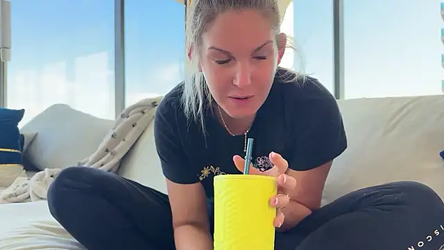 Snapshot of Graciemae_baexx chatting on March 8, 2025, 3:45 pm Graciemae baexx online show from March 8, 2025, 3:45 pm