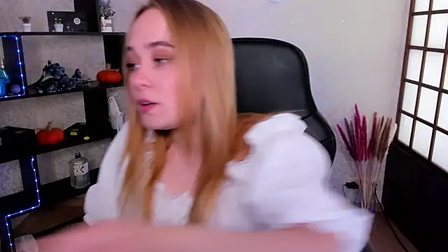 Snapshot of LianaBright chatting on December 4, 2024, 3:15 am LianaBright online show from December 4, 2024, 3:15 am