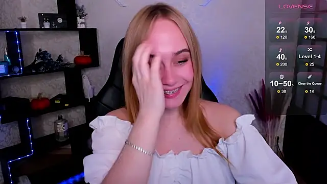 Snapshot of LianaBright chatting on December 4, 2024, 6:33 am LianaBright online show from December 4, 2024, 6:33 am