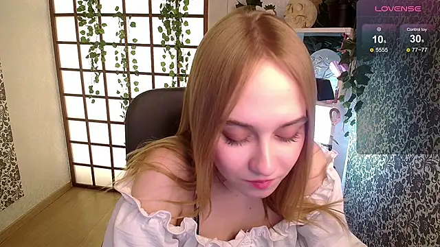 Snapshot of LianaBright chatting on December 12, 2024, 5:10 am LianaBright online show from December 12, 2024, 5:10 am