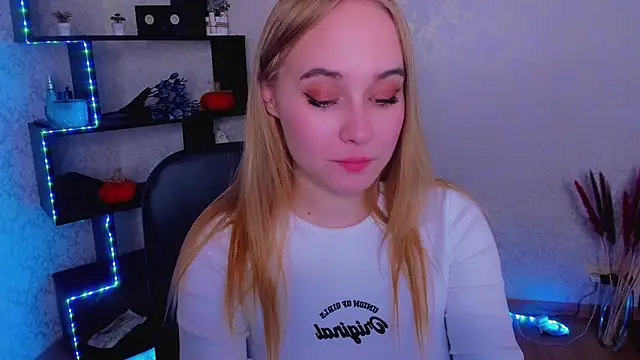 Snapshot of LianaBright chatting on December 14, 2024, 5:36 pm LianaBright online show from December 14, 2024, 5:36 pm