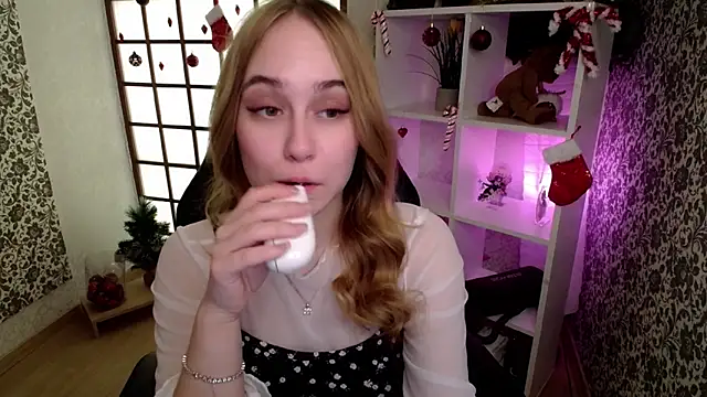 Snapshot of LianaBright chatting on January 16, 2025, 5:32 am LianaBright online show from January 16, 2025, 5:32 am