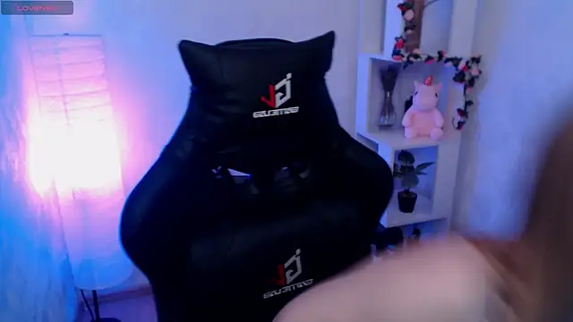 Snapshot of LianaBright chatting on March 3, 2025, 5:09 am LianaBright online show from March 3, 2025, 5:09 am