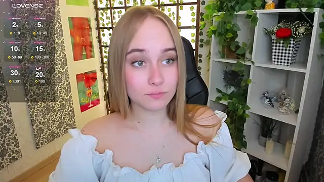 Snapshot of LianaBright chatting on March 5, 2025, 5:50 am LianaBright online show from March 5, 2025, 5:50 am