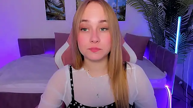 Snapshot of LianaBright chatting on March 6, 2025, 8:41 am LianaBright online show from March 6, 2025, 8:41 am