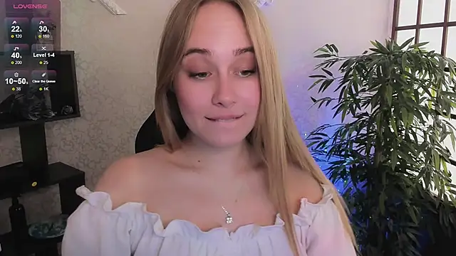 Snapshot of LianaBright chatting on March 13, 2025, 12:13 pm LianaBright online show from March 13, 2025, 12:13 pm