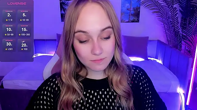 Snapshot of LianaBright chatting on March 18, 2025, 12:14 pm LianaBright online show from March 18, 2025, 12:14 pm