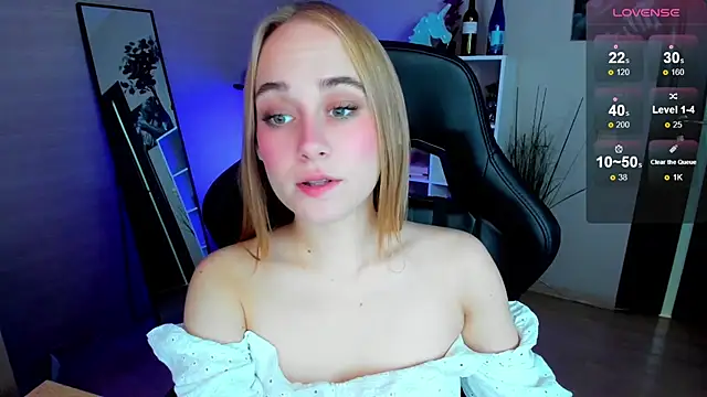 Snapshot of LianaBright chatting on October 5, 2025, 2:10 am LianaBright online show from October 5, 2025, 2:10 am