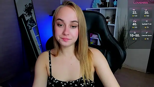 Snapshot of LianaBright chatting on October 12, 2025, 2:10 am LianaBright online show from October 12, 2025, 2:10 am