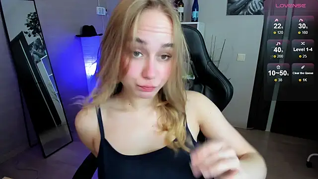 Snapshot of LianaBright chatting on October 18, 2025, 2:36 am LianaBright online show from October 18, 2025, 2:36 am