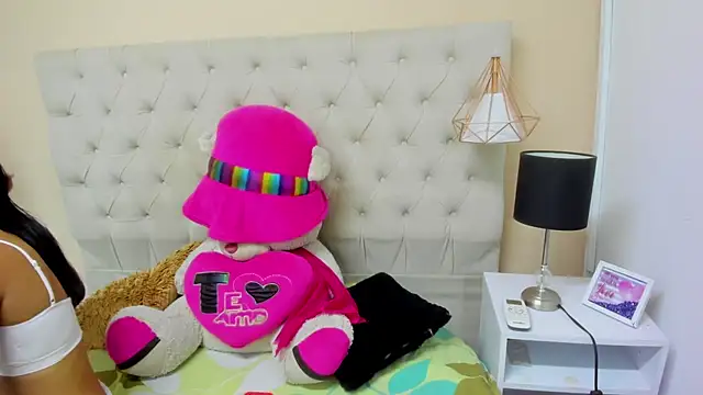 Little Helen online show from January 21, 2025, 1:22 pm