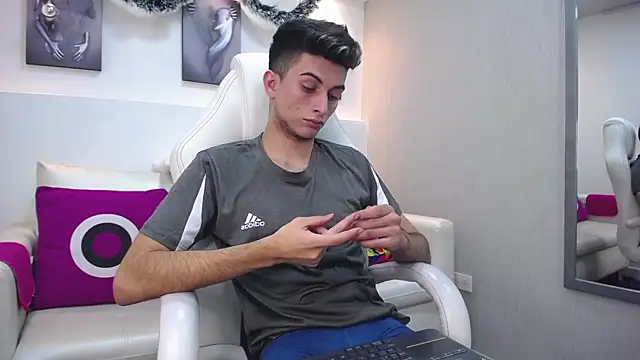 Snapshot of MrWilliseo chatting on December 17, 2024, 11:27 pm MrWilliseo online show from December 17, 2024, 11:27 pm