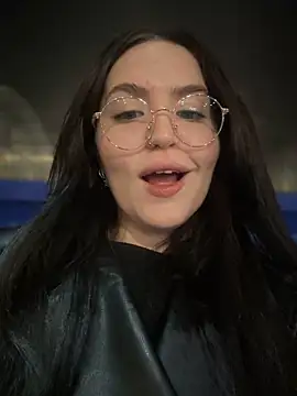 Snapshot of meow_girl chatting on December 1, 2024, 7:47 pm meow girl online show from December 1, 2024, 7:47 pm