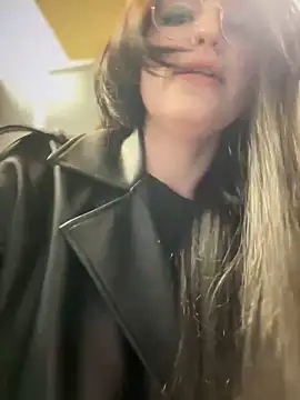 Snapshot of meow_girl chatting on December 2, 2024, 7:16 pm meow girl online show from December 2, 2024, 7:16 pm