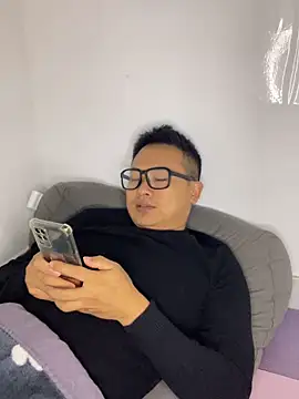 lixiaoshuai8 online show from November 28, 2025, 5:21 am