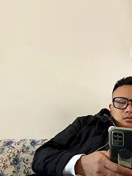 lixiaoshuai8 online show from December 4, 2025, 6:01 am