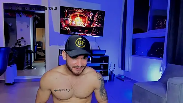 Snapshot of Maximo_Marcelo chatting on December 4, 2024, 11:13 pm Maximo Marcelo online show from December 4, 2024, 11:13 pm