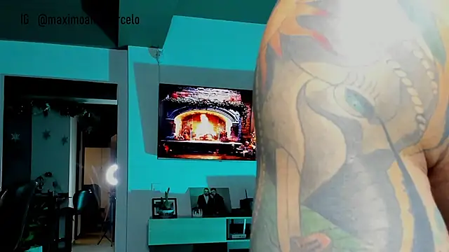 Snapshot of Maximo_Marcelo chatting on December 12, 2024, 11:14 pm Maximo Marcelo online show from December 12, 2024, 11:14 pm