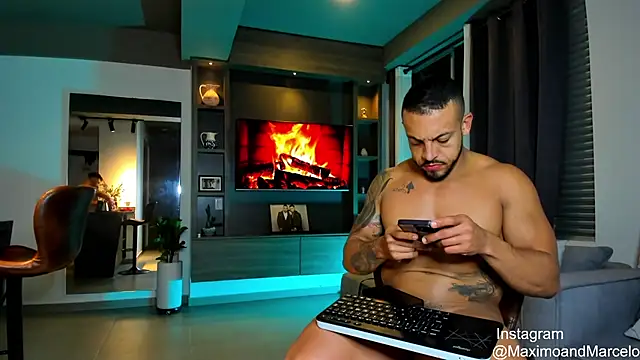 Snapshot of Maximo_Marcelo chatting on February 12, 2025, 2:56 am Maximo Marcelo online show from February 12, 2025, 2:56 am