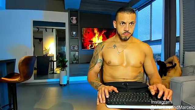 Snapshot of Maximo_Marcelo chatting on February 12, 2025, 11:09 pm Maximo Marcelo online show from February 12, 2025, 11:09 pm