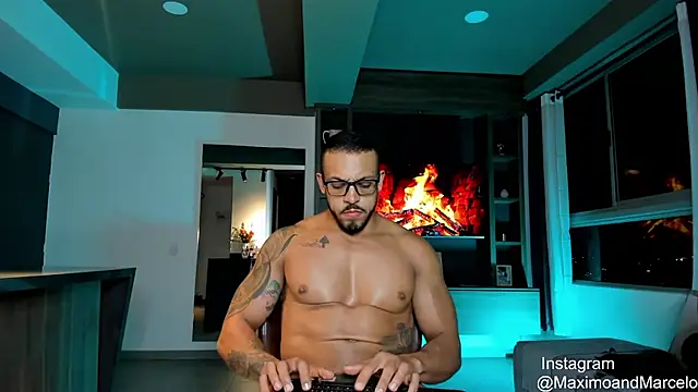 Snapshot of Maximo_Marcelo chatting on February 18, 2025, 2:16 am Maximo Marcelo online show from February 18, 2025, 2:16 am