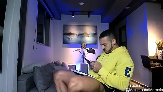 Snapshot of Maximo_Marcelo chatting on March 4, 2025, 2:06 am Maximo Marcelo online show from March 4, 2025, 2:06 am