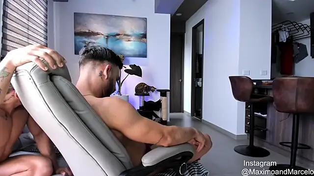 Snapshot of Maximo_Marcelo chatting on March 14, 2025, 3:14 pm Maximo Marcelo online show from March 14, 2025, 3:14 pm