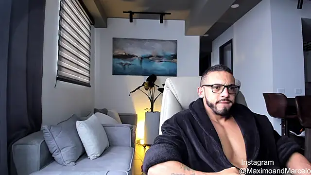 Snapshot of Maximo_Marcelo chatting on March 18, 2025, 1:09 pm Maximo Marcelo online show from March 18, 2025, 1:09 pm