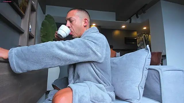 Snapshot of Maximo_Marcelo chatting on December 3, 2025, 12:03 pm Maximo Marcelo online show from December 3, 2025, 12:03 pm