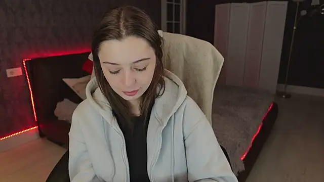 DinaCandy online show from March 13, 2025, 3:06 pm