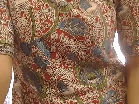 Snapshot of _FluffyHxney_ chatting on October 5, 2025, 6:12 am FluffyHxney online show from October 5, 2025, 6:12 am