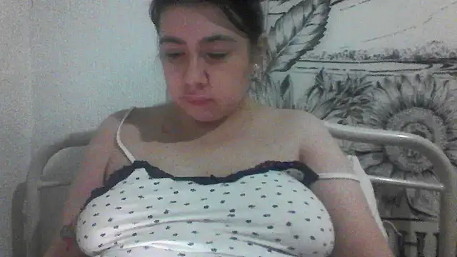 Snapshot of CamilaCherryX chatting on September 28, 2025, 10:04 pm CamilaCherryX online show from September 28, 2025, 10:04 pm